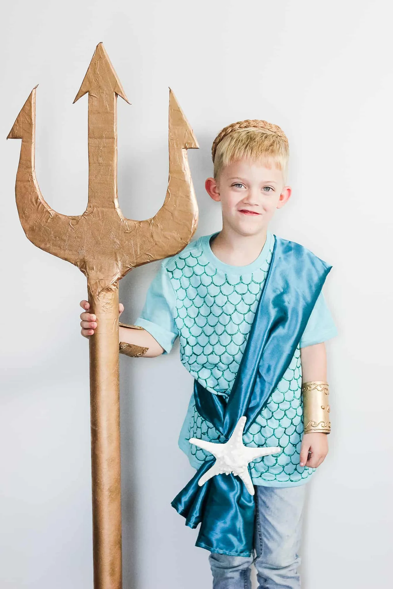 Cardboard trident